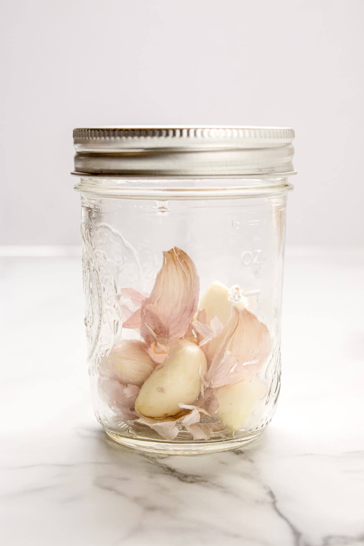 Peeled cloves in the jar
